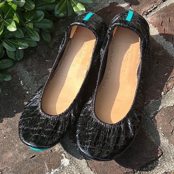 Tieks Shoes - Tieks black Obsidian patent leather ballet flat size 8
